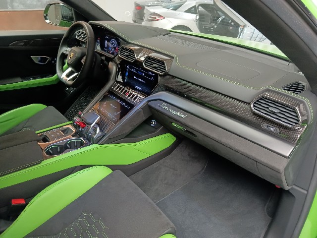 LAMBORGHINI URUS 2021 Image 34