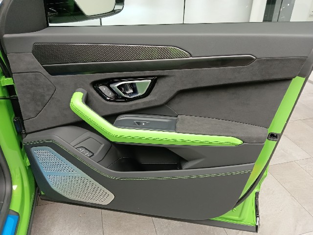 LAMBORGHINI URUS 2021 Image 37