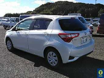 TOYOTA VITZ 2017 Image 2
