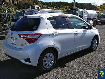 TOYOTA VITZ 2017 Image 4