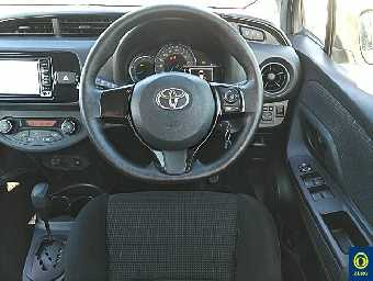TOYOTA VITZ 2017 Image 5