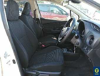 TOYOTA VITZ 2017 Image 7