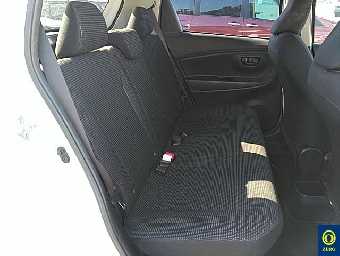 TOYOTA VITZ 2017 Image 8
