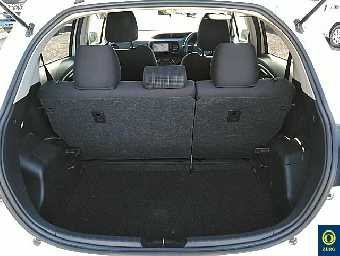 TOYOTA VITZ 2017 Image 9