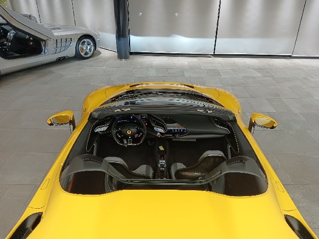 FERRARI SF90 SPIDER 2022 Image 22