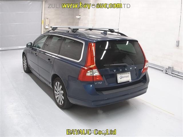 VOLVO V70 2012 Image 2