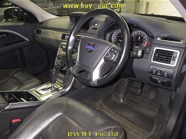 VOLVO V70 2012 Image 3