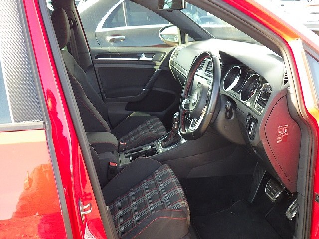 VOLKSWAGEN GOLF GTI 2015 Image 21