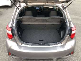 TOYOTA VITZ 2017 Image 7