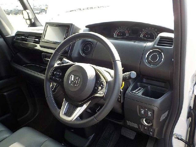 HONDA N-BOX CUSTOM 2020 Image 41