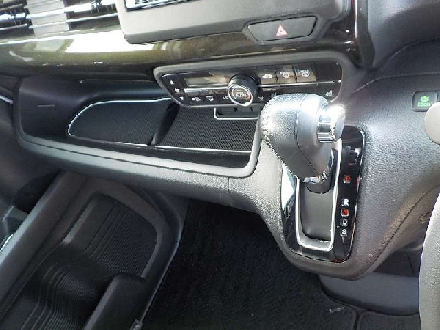 HONDA N-BOX CUSTOM 2020 Image 43