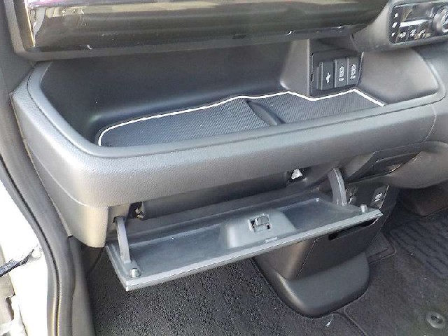 HONDA N-BOX CUSTOM 2020 Image 44