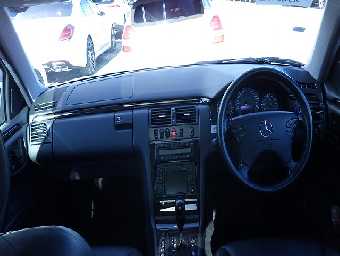 MERCEDES BENZ E CLASS 2002 Image 5