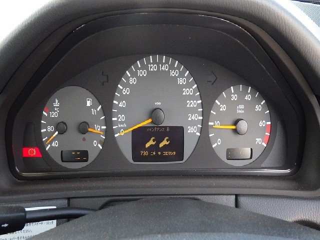 MERCEDES BENZ E CLASS 2002 Image 20