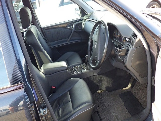 MERCEDES BENZ E CLASS 2002 Image 21