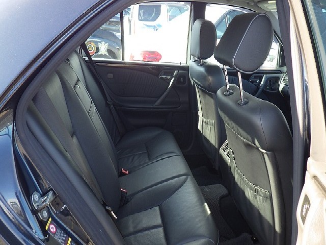 MERCEDES BENZ E CLASS 2002 Image 22