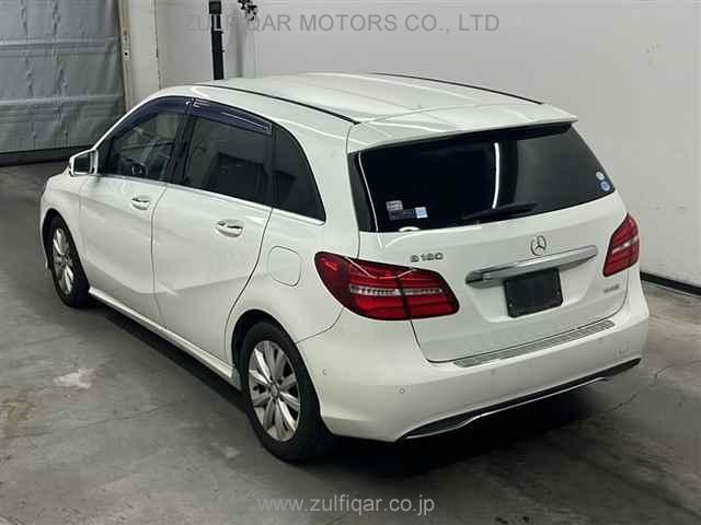 MERCEDES BENZ B CLASS 2015 Image 2