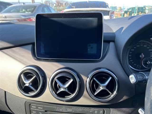 MERCEDES BENZ B CLASS 2015 Image 6