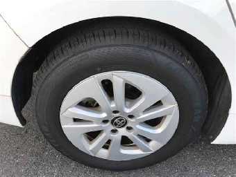 TOYOTA PRIUS 2018 Image 9