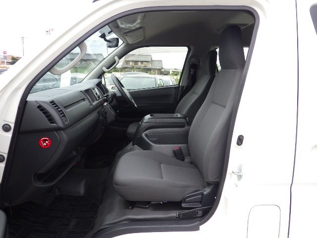 TOYOTA HIACE WAGON 2017 Image 21