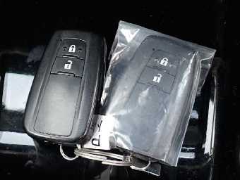 TOYOTA PRIUS 2018 Image 9