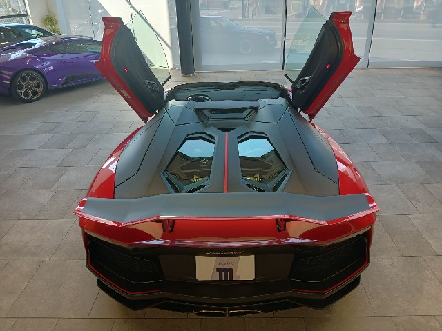 LAMBORGHINI AVENTADOR 2015 Image 40