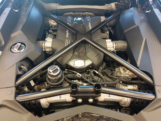 LAMBORGHINI AVENTADOR 2015 Image 57