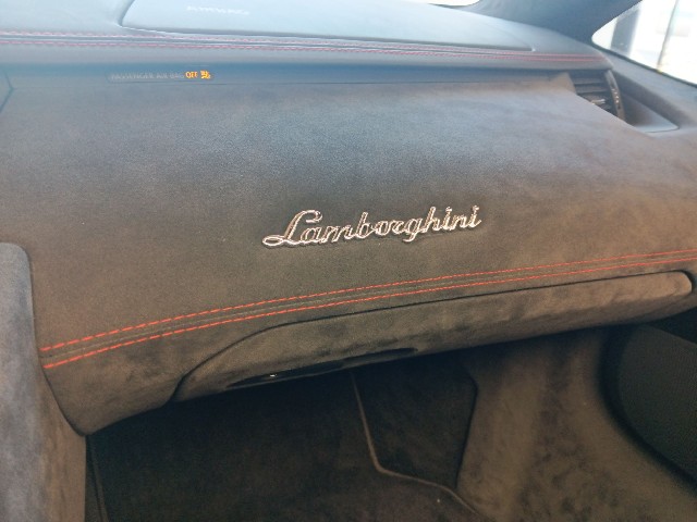 LAMBORGHINI AVENTADOR 2015 Image 64