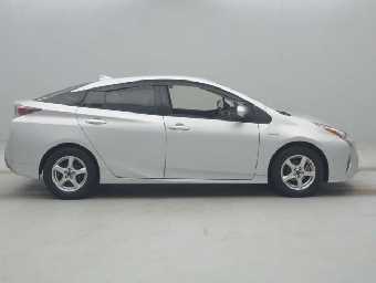 TOYOTA PRIUS 2017 Image 6