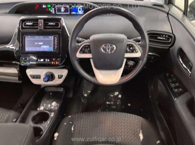 TOYOTA PRIUS 2017 Image 8