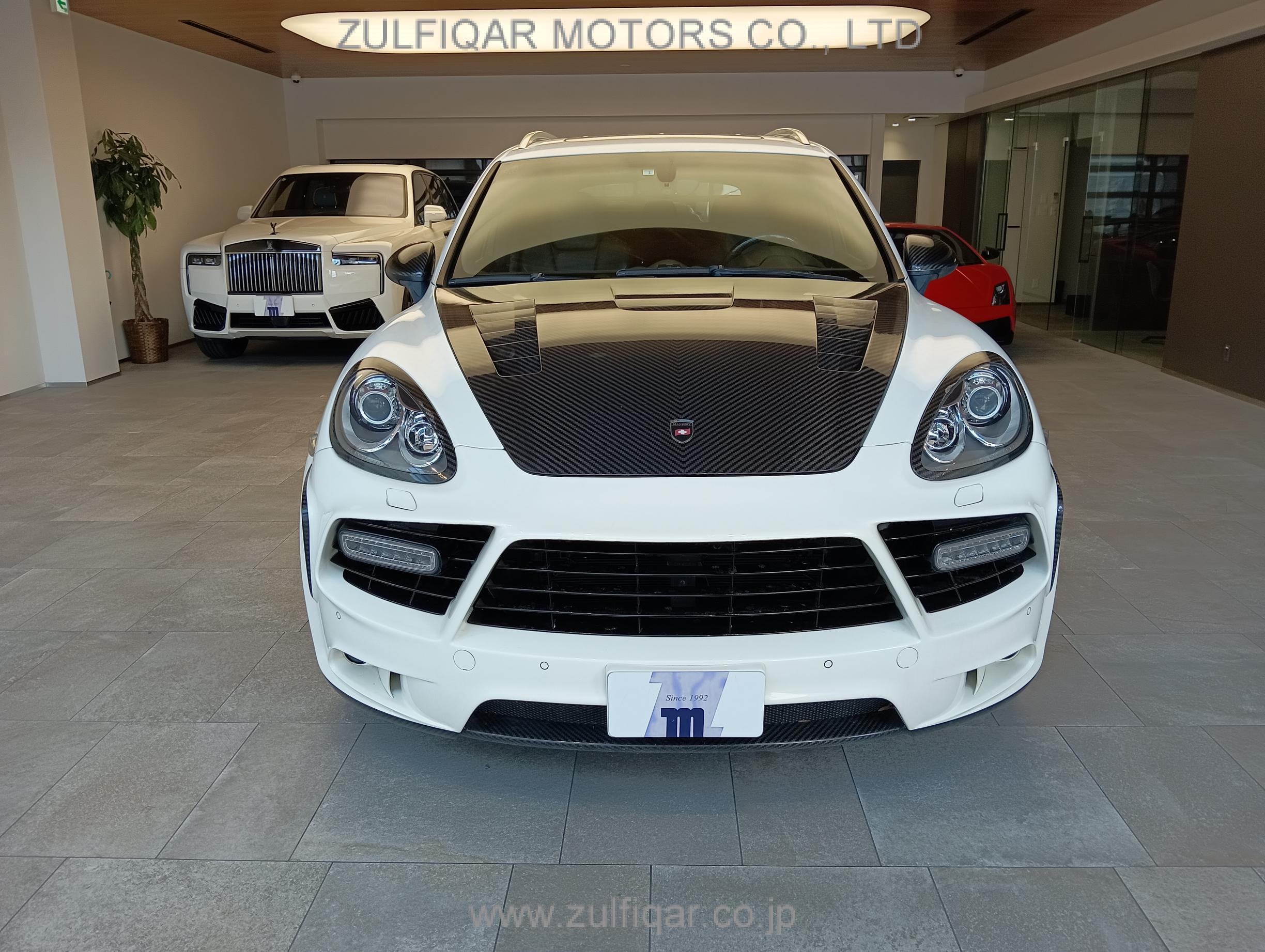 PORSCHE CAYENNE 2011 Image 2