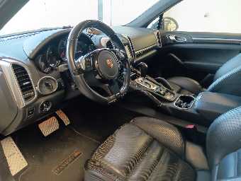 PORSCHE CAYENNE 2011 Image 21