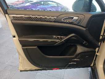 PORSCHE CAYENNE 2011 Image 24
