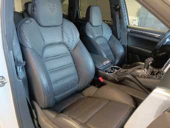 PORSCHE CAYENNE 2011 Image 30