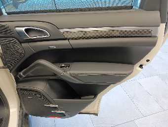 PORSCHE CAYENNE 2011 Image 33