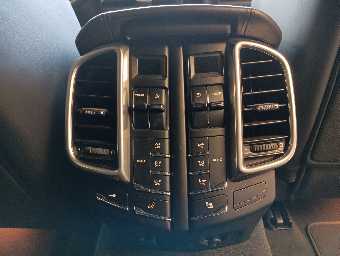 PORSCHE CAYENNE 2011 Image 34