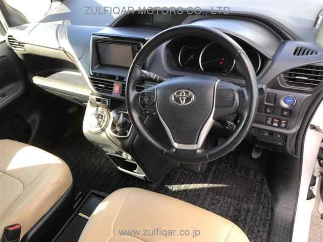 TOYOTA NOAH 2014 Image 3