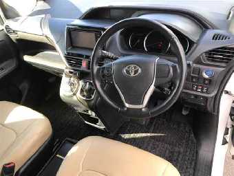 TOYOTA NOAH 2014 Image 3