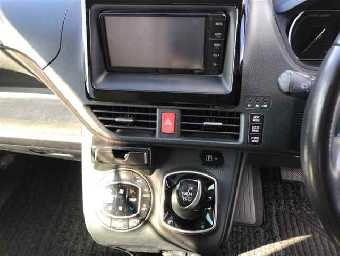 TOYOTA NOAH 2014 Image 6