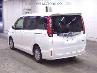 TOYOTA NOAH 2014 Image 2