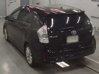 TOYOTA PRIUS ALPHA 2014 Image 6