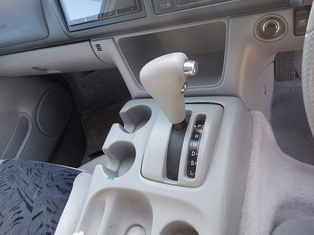 MAZDA BONGO FRIENDEE 2004 Image 19