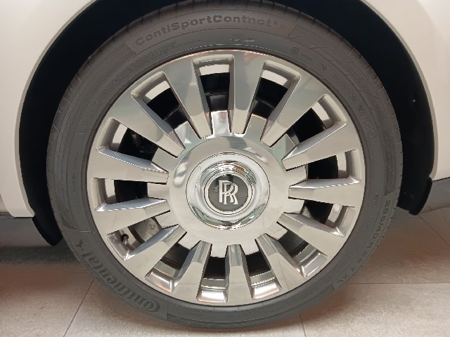 ROLLS ROYCE PHANTOM 2019 Image 23