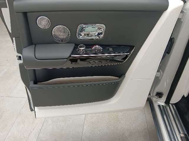 ROLLS ROYCE PHANTOM 2019 Image 28