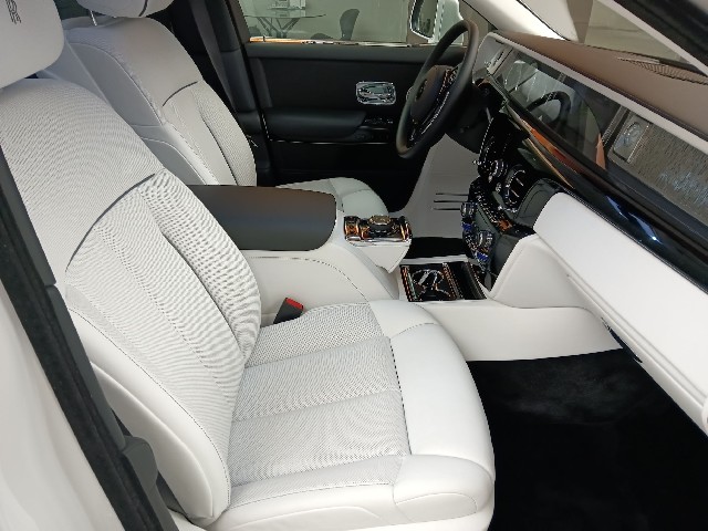 ROLLS ROYCE PHANTOM 2019 Image 33