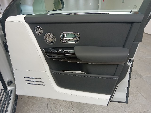 ROLLS ROYCE PHANTOM 2019 Image 35