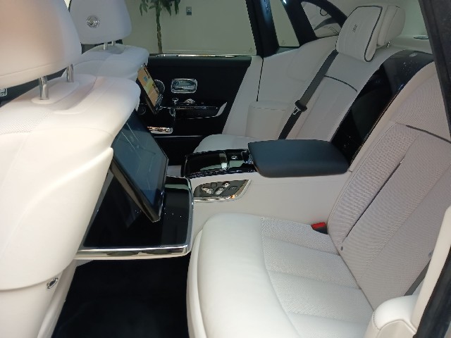 ROLLS ROYCE PHANTOM 2019 Image 36