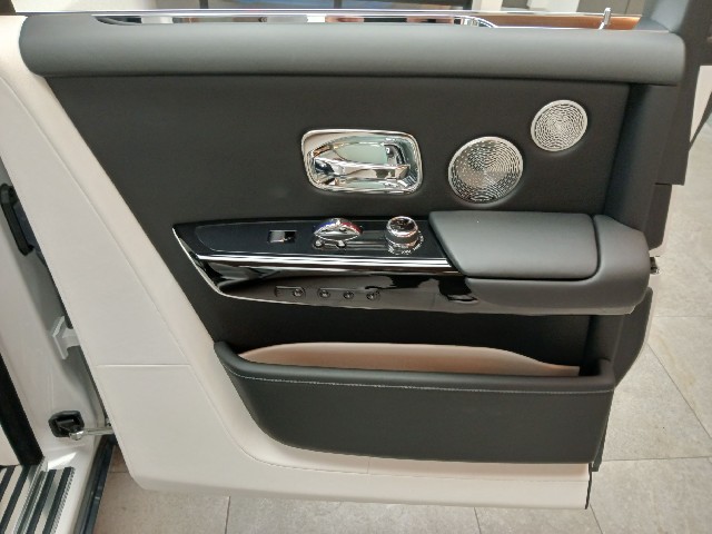 ROLLS ROYCE PHANTOM 2019 Image 40
