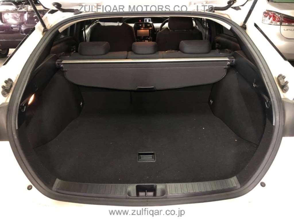 TOYOTA PRIUS 2016 Image 8