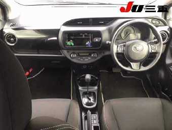 TOYOTA VITZ 2019 Image 8
